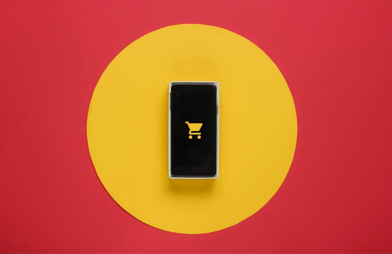 红色背景的黄色圆圈上有购物车图标的手机