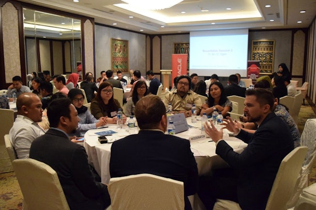 Attendees discuss content marketing at the Oracle/Econsultancy roundtable event in Jakarta