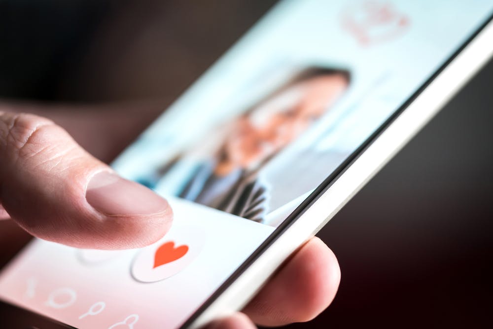 Coronavirus is icebreaker for online daters – but meeting has to wait