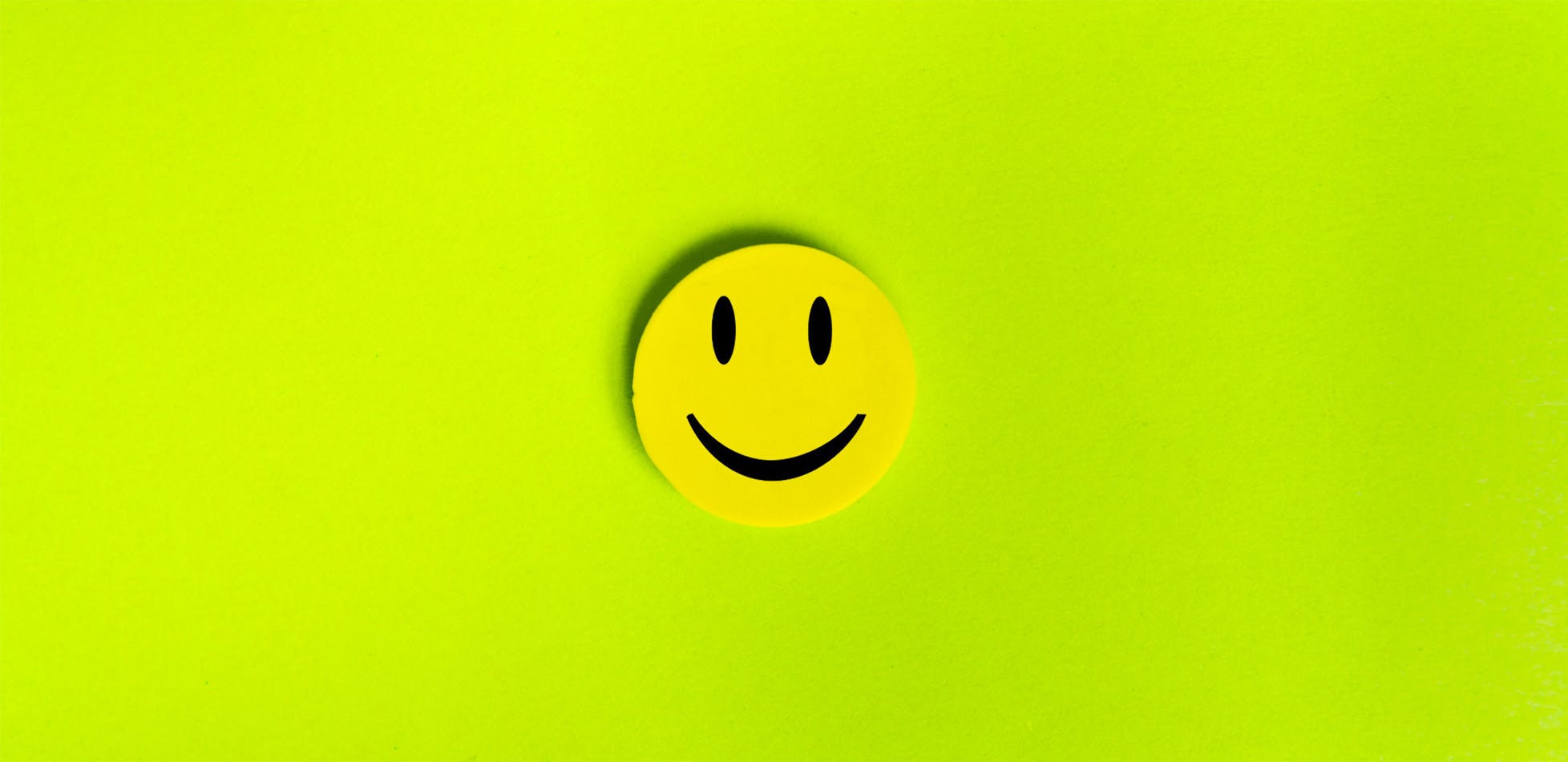 Positive,Funny,Smiley,Face,On,A,Green,Cardboard,Background.,Copy